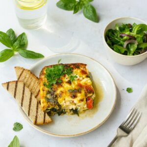 Vegetarische frittata met verse groenten, eieren en kruiden – luchtig Italiaans gerecht uit de Chef-le-Chef vegetarische maaltijdbox